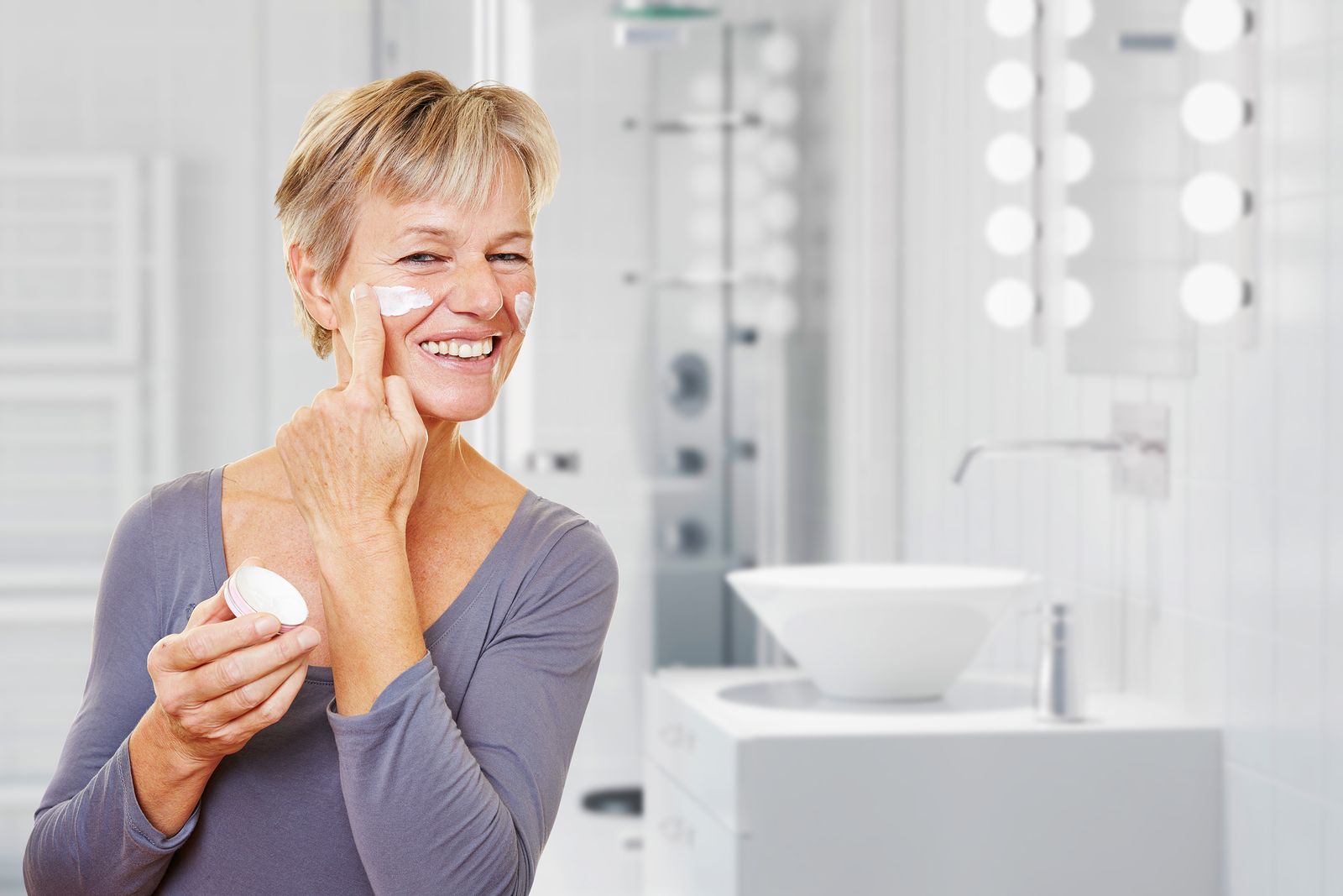 ¿Es necesaria la limpieza facial en las personas mayores?
