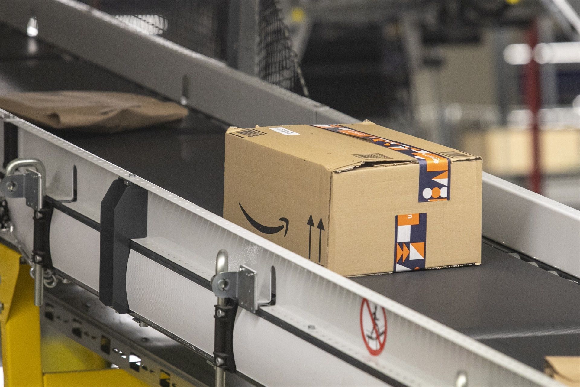 EuropaPress 6339100 caja centro logistico amazon poligono bobes 13 noviembre 2024 siero