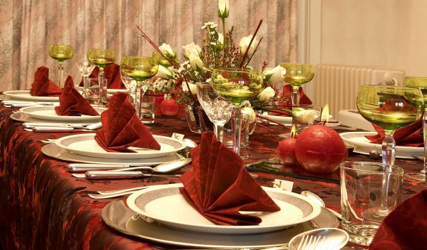 Ideas para vestir la mesa esta Navidad y conseguir un ambiente cálido y acogedor