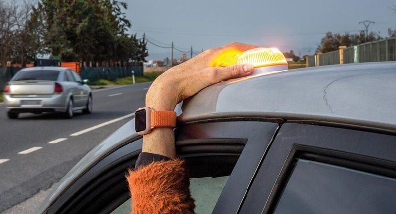 La ASESCON pide la devolución del IVA de las balizas obligatorias por la DGT