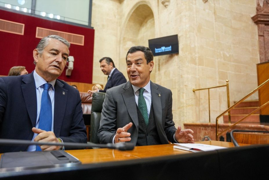 El presidente de la Junta de Andalucía, Juanma Moreno (d), junto al consejero de Sanidad, Presidencia y Emergencias, Antonio Sanz El presidente de la Junta de Andalucía, Juanma Moreno (d), junto al consejero de Sanidad, Presidencia y Emergencias, Antonio Sanz