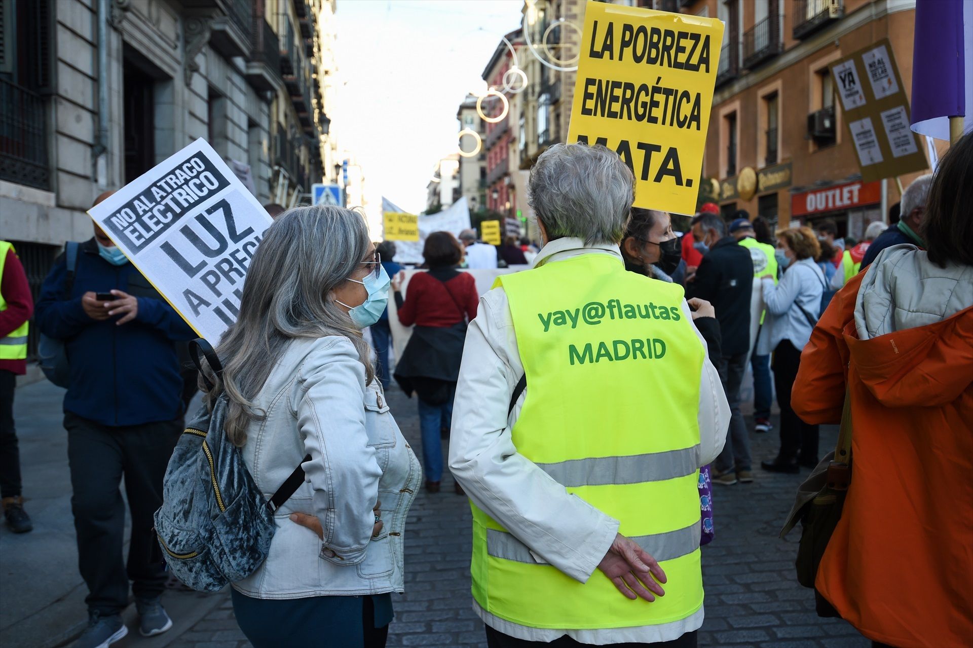 Manifestación de la Alianza contra la Pobreza Energética para denunciar al Gobierno la subida de la luz y el gas. Fuente: Gustavo Valiente / Europa Press.