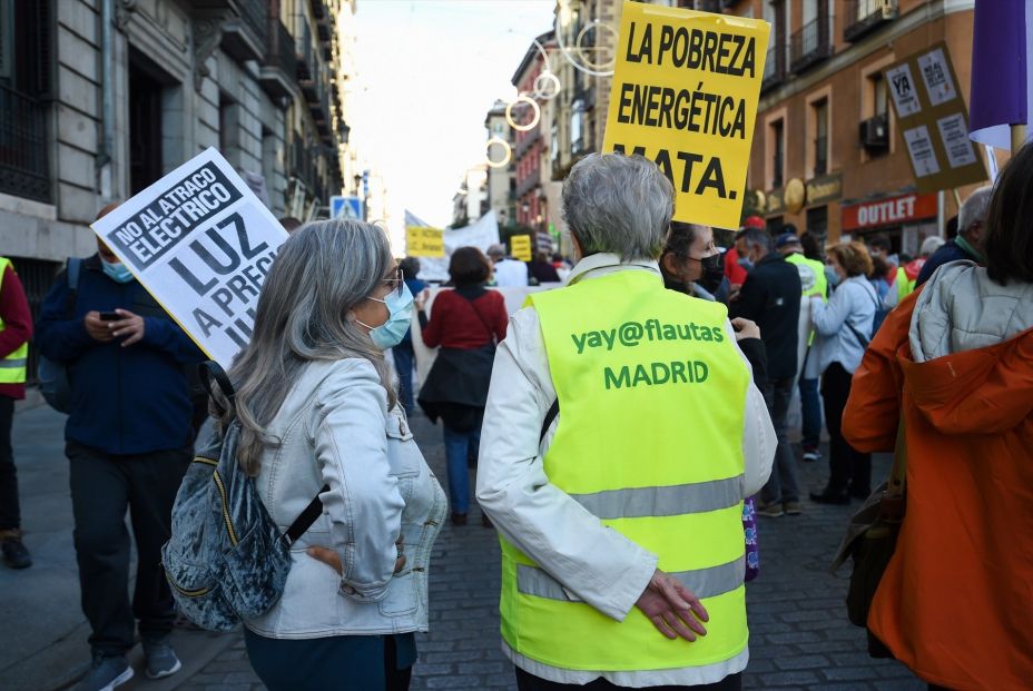 Manifestación de la Alianza contra la Pobreza Energética para denunciar al Gobierno la subida de la luz y el gas. Fuente: Gustavo Valiente / Europa Press. Manifestación de la Alianza contra la Pobreza Energética para denunciar al Gobierno la subida de la luz y el gas. Fuente: Gustavo Valiente / Europa Press.