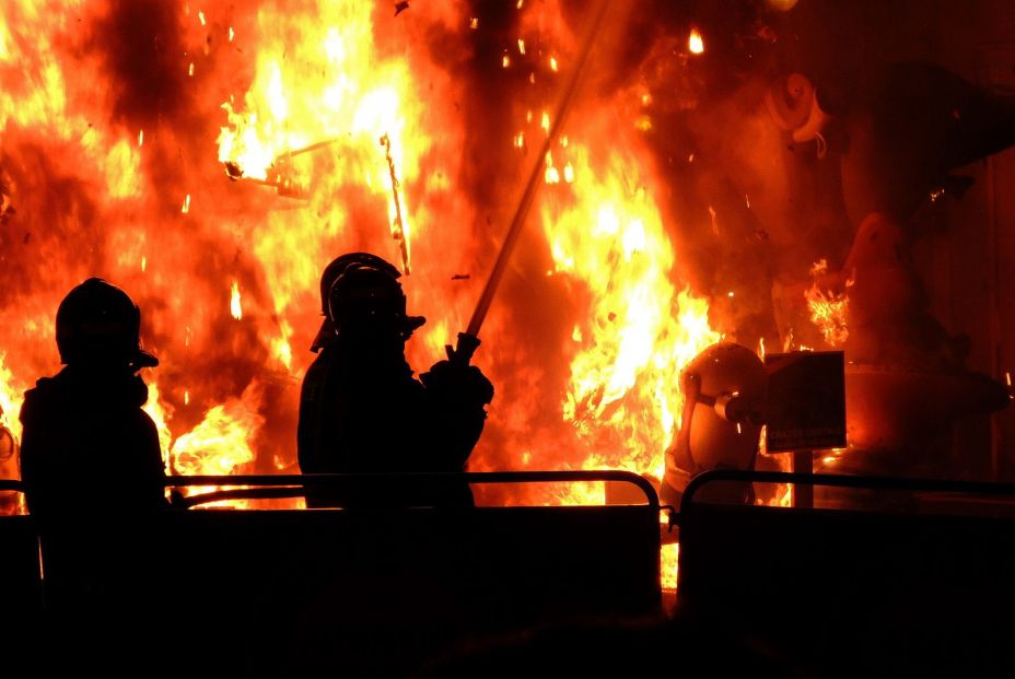 La mitad de las víctimas mortales en incendios y explosiones el año pasado fueron persona mayores. Foto. bigstock 