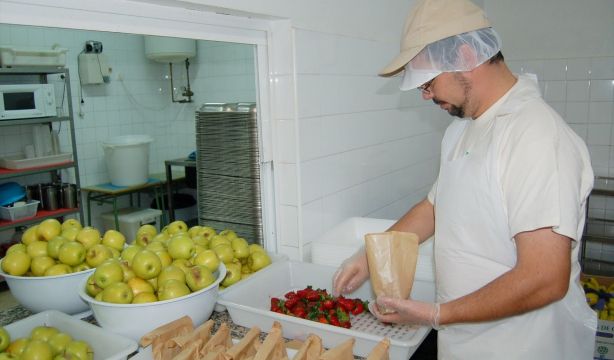 España pierde 14.358 empleos en noviembre, aunque el paro baja en 18.805 personas España pierde 14.358 empleos en noviembre, aunque el paro baja en 18.805 personas