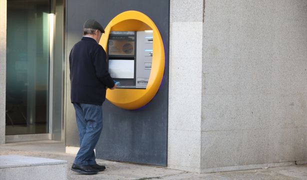 Pago de las pensiones en diciembre de 2025: ¿cuál es la fecha de cobro en cada banco?