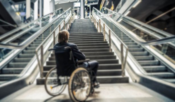 El 77% de los mayores con movilidad reducida tropieza a diario con barreras arquitectónicas
