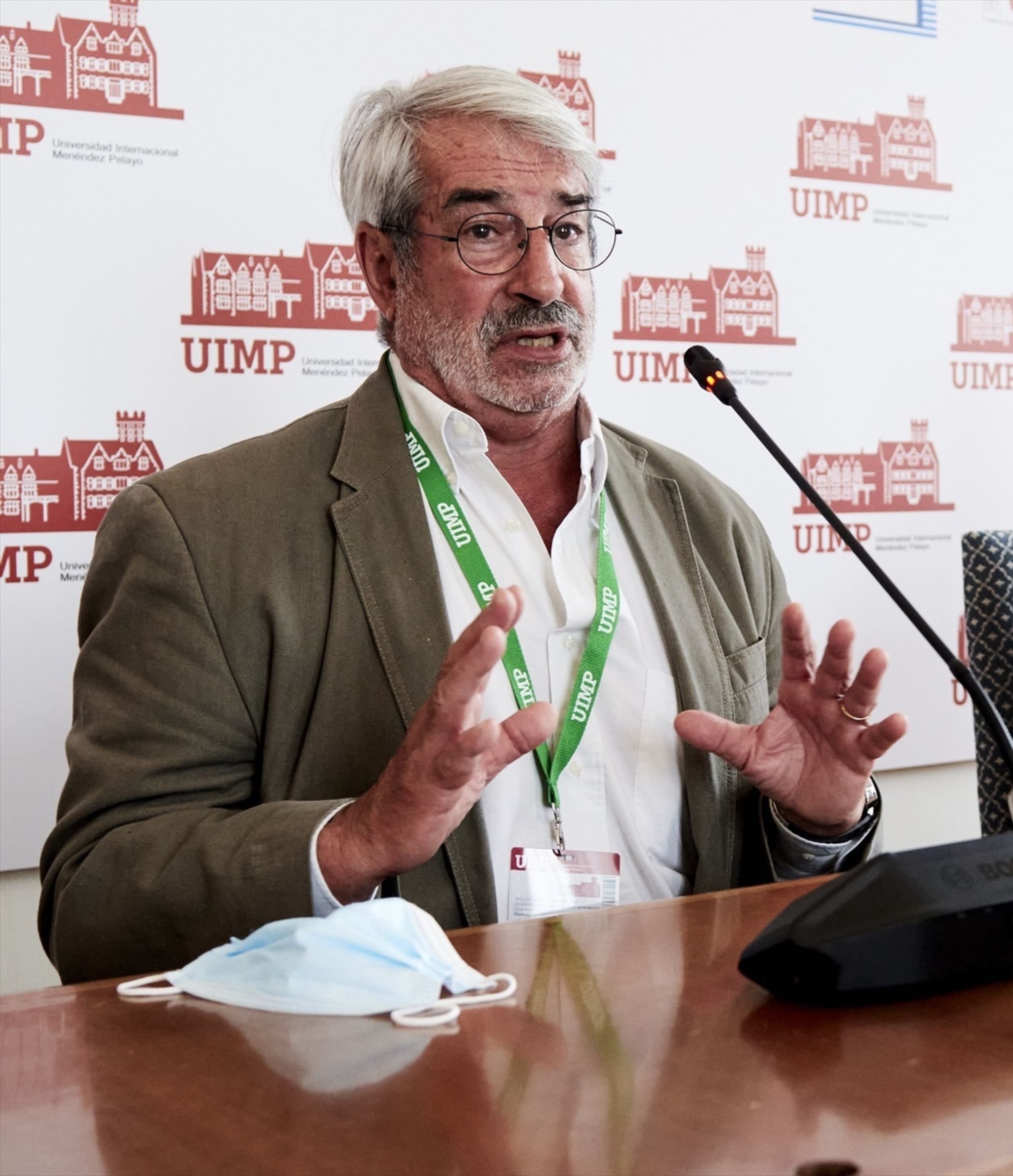 El aviso de uno de los mayores expertos de gripe en España: "Deben vacunarse cuanto antes"