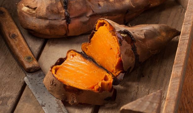 Por qué deberías incorporar el boniato a tu dieta y sus ventajas frente a la patata