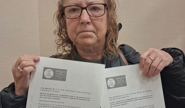 Lola Meño, Asjubi40, presenta en el Registro del Congreso cartas a los ministros y partidos políticos