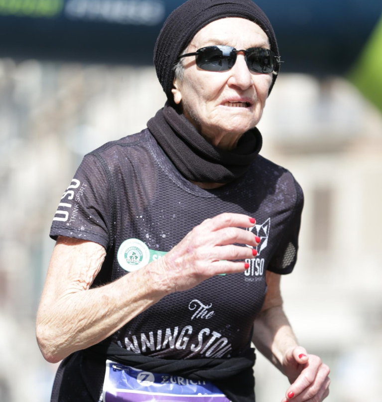 La rutina diaria de la española Mary Palmer, maratoniana de 80 años