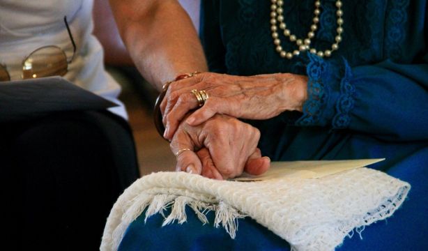 El cuidado sigue recayendo en las mujeres: el 70,2% de las excedencias es femenino. Fuente: COPCYL / Europa Press.