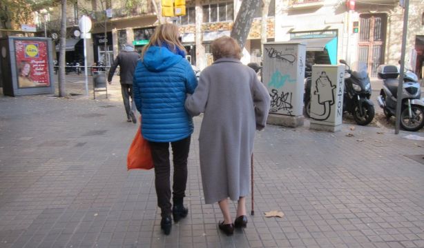 PNV, Junts y Podemos piden que se conceda la jubilación anticipada a cuidadores familiares