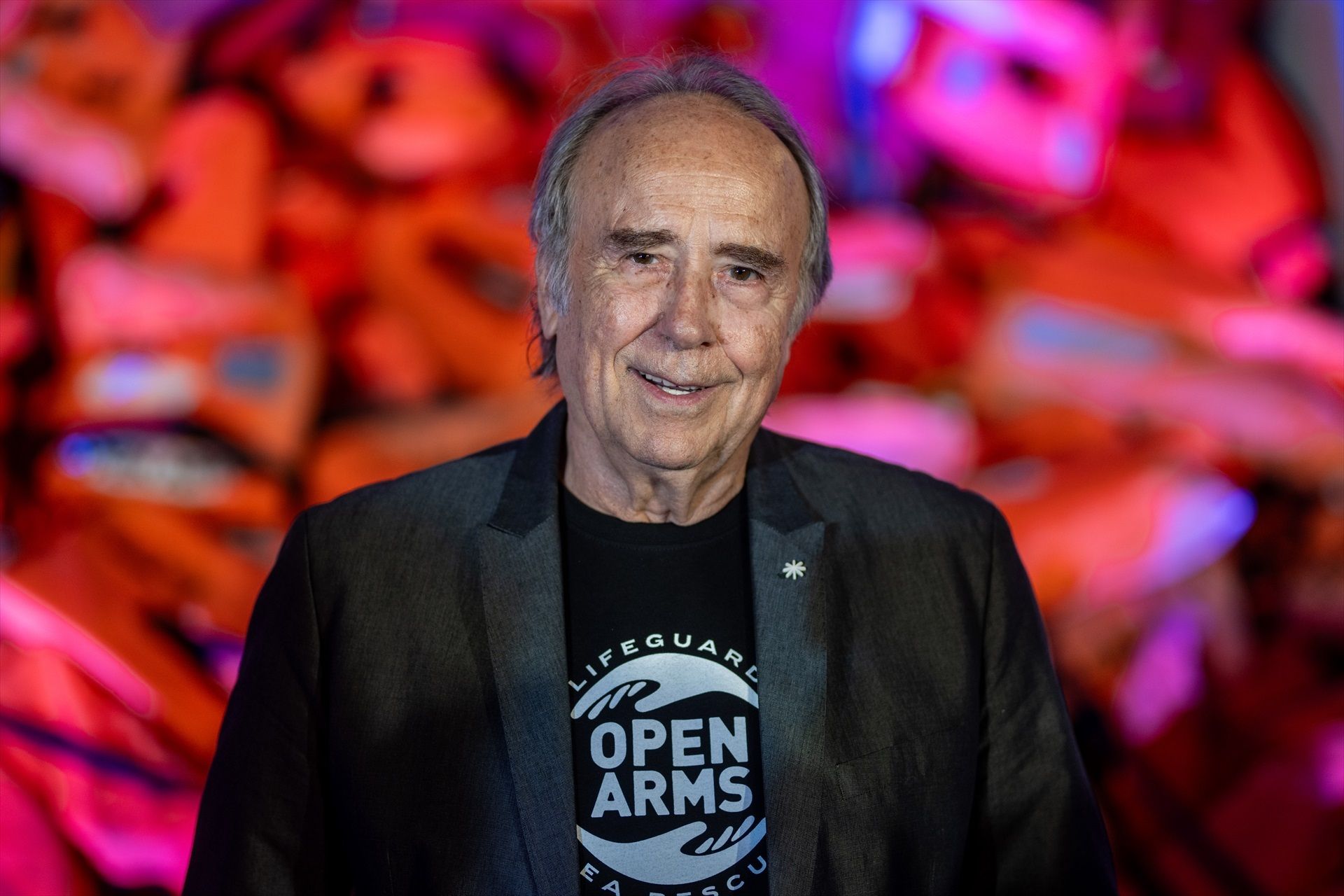 Serrat: "No me molesta ser viejo, sino el trato que se da a los viejos"