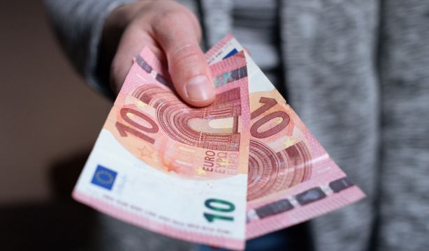 ¿Tienes derecho a cobrar la paga extra si estás de baja laboral?