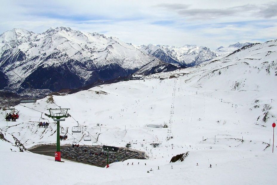 960px Vista de la estacion de esqui de Formigal desde la pista del Collado 960px Vista de la estacion de esqui de Formigal desde la pista del Collado