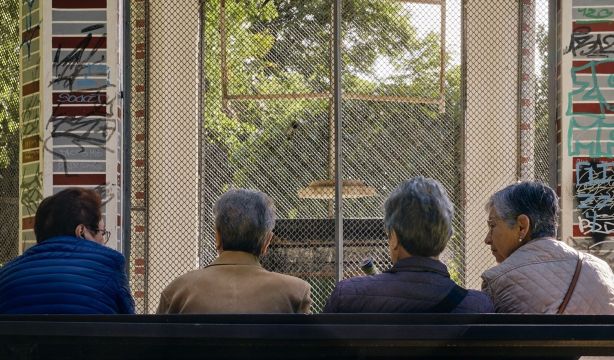 La esperanza de vida de los mayores de 65 años vuelve a niveles prepandemia y se sitúa en 21,7 años