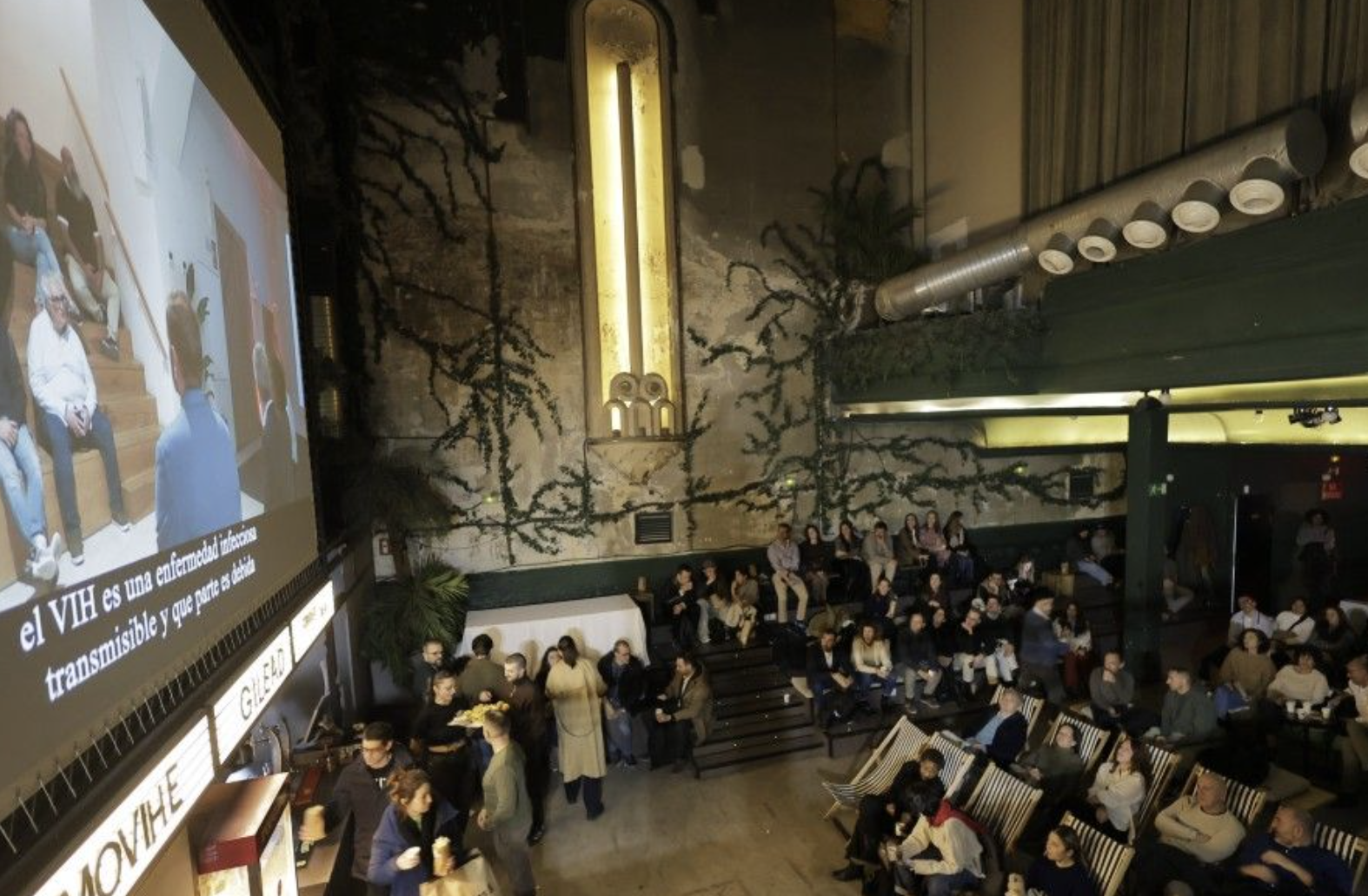 El experimento social 'the moVIHe' evidencia el estigma que persiste en torno al VIH