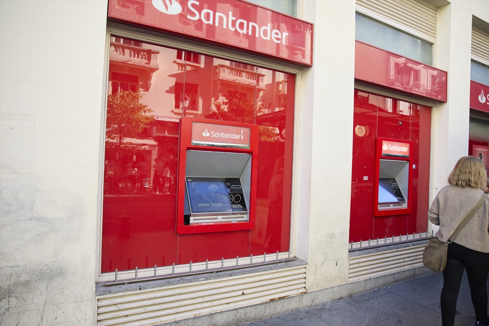 Pago de las pensiones en diciembre de 2025: ¿qué día se cobra la pensión en Banco Santander?. Foto: EuropaPress