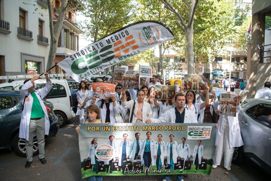 Los médicos vuelven a la huelga desde este martes para exigir a Sanidad un Estatuto Marco propio Los médicos vuelven a la huelga desde este martes para exigir a Sanidad un Estatuto Marco propio