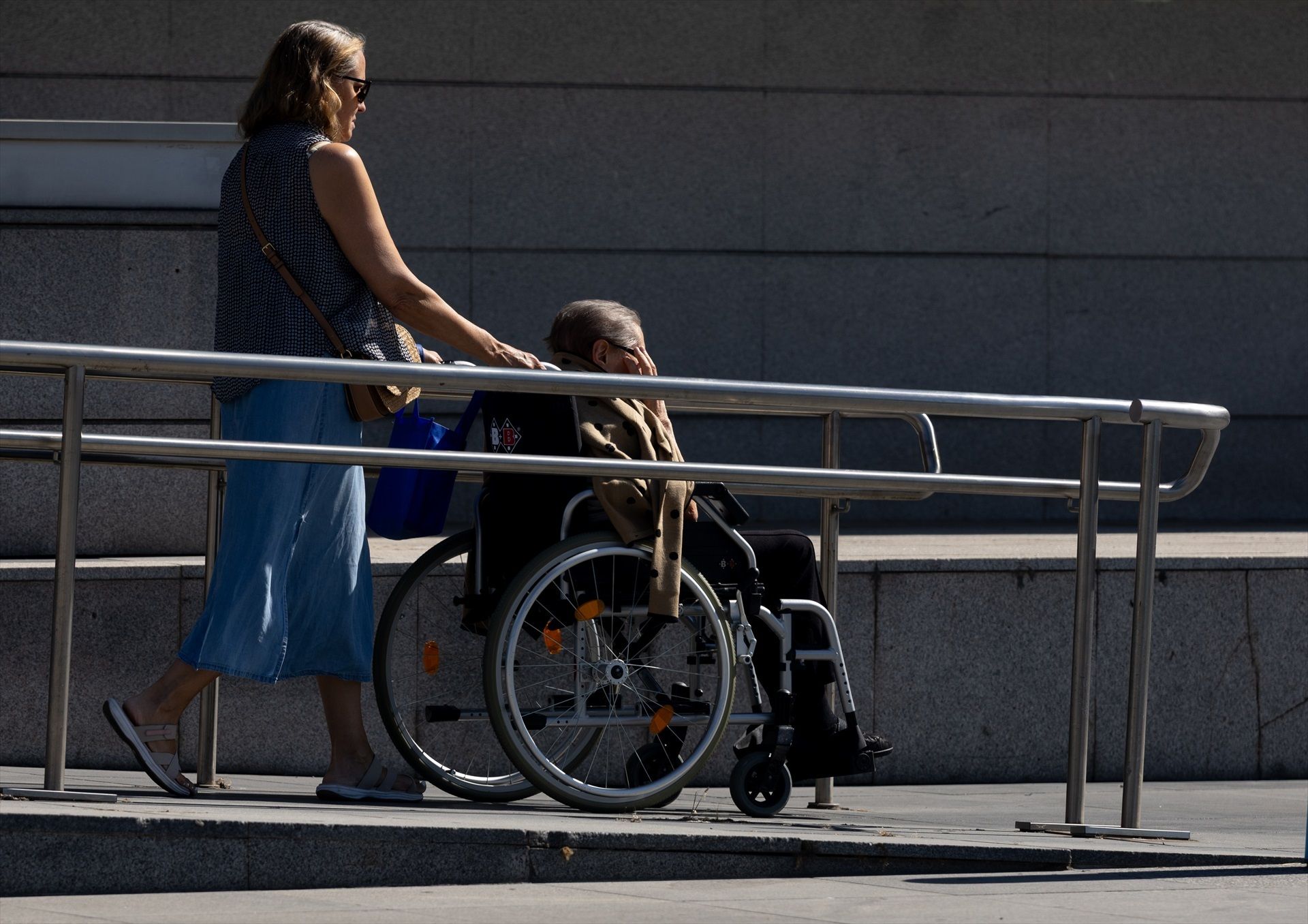 Advierten de los riesgos de la desinstitucionalización: "No debe significar que cuiden las familias"