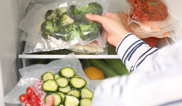 El error que cometemos con la comida envasada al vacío