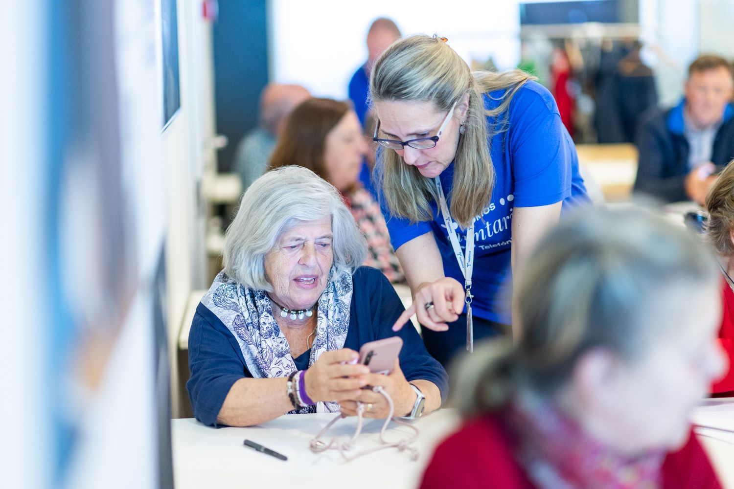 41.000 mayores han mejorado su uso del móvil con Fundación Telefónica