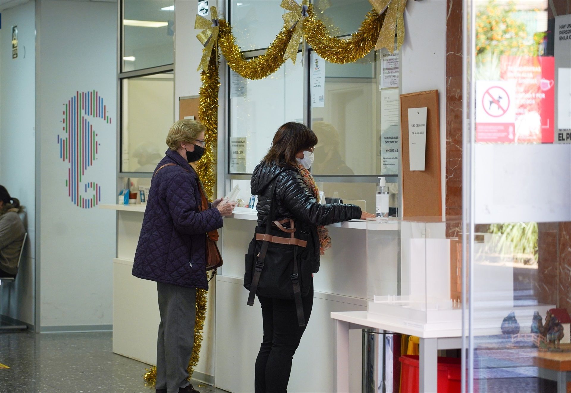 La mascarilla será obligatoria en centros sanitarios y residencias de Cataluña por la gripe