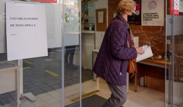 Mascarilla obligatoria en hospitales en dos comunidades ante el aumento de los casos de gripe