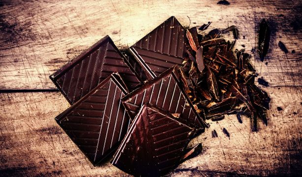 Descubren una sustancia del chocolate negro que retrasa el envejecimiento biológico (Bigstock)