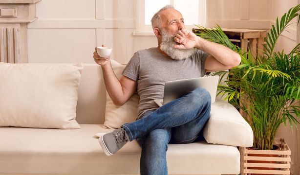 Dormir más el fin de semana no compensa los efectos de la falta de sueño. Fuente: BigStock.