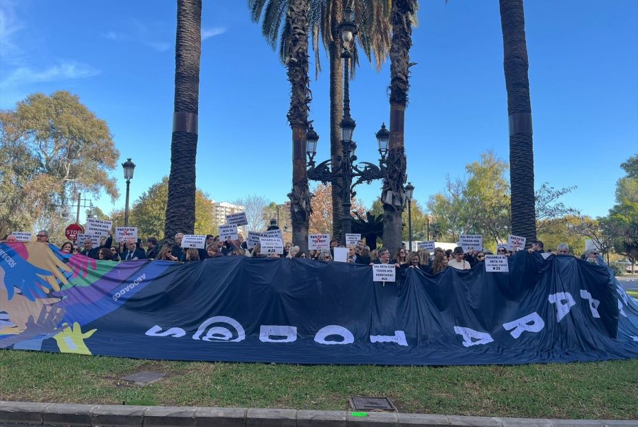 Mutualistas exigen en Valencia unas "pensiones dignas" y la pasarela al RETA Mutualistas exigen en Valencia unas "pensiones dignas" y la pasarela al RETA