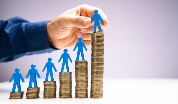Los expertos proponen subir el SMI hasta un máximo de 56 euros al mes