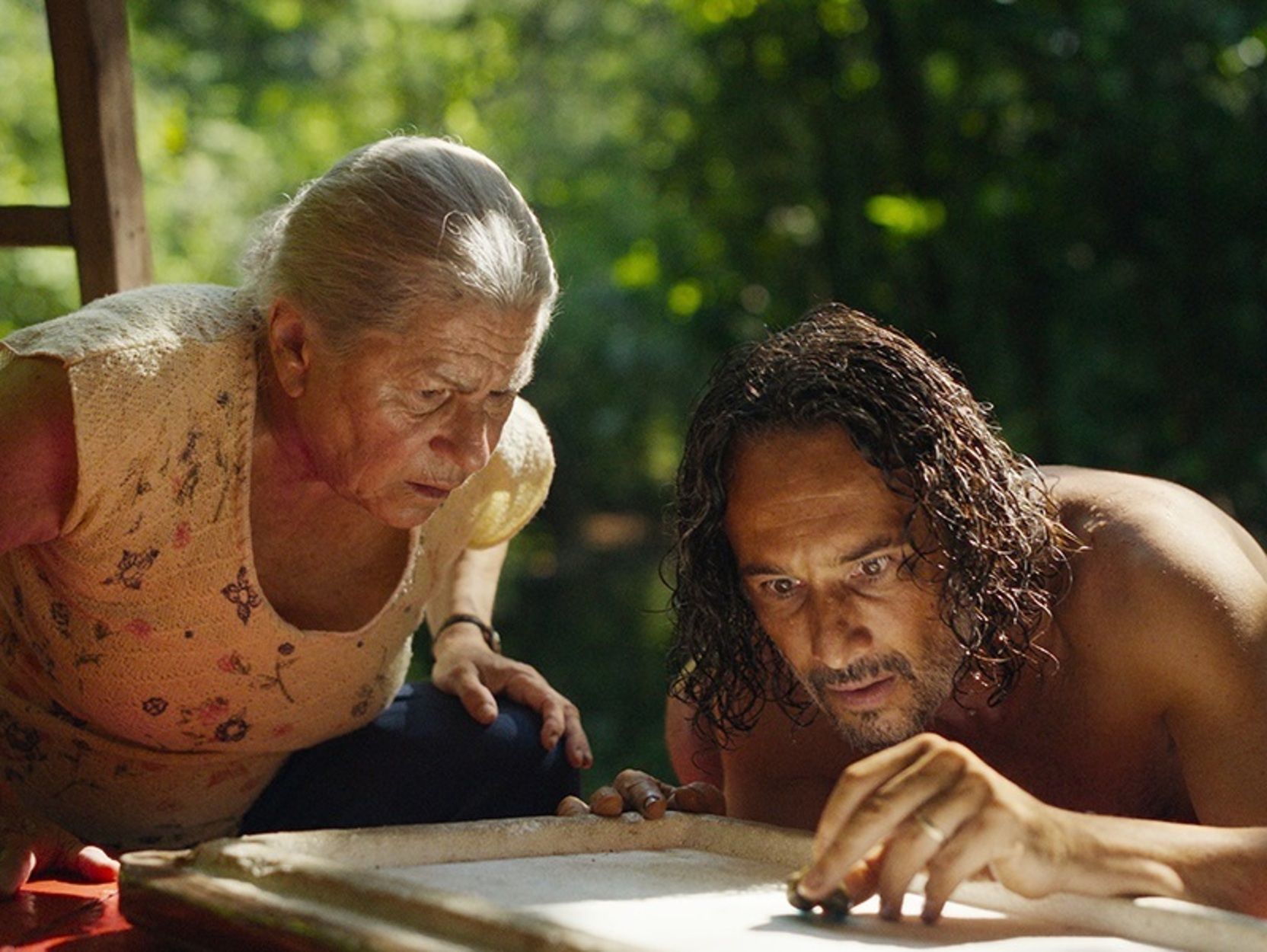 'El sendero azul', la historia de una mujer de 77 años que rompe con los estereotipos de la vejez