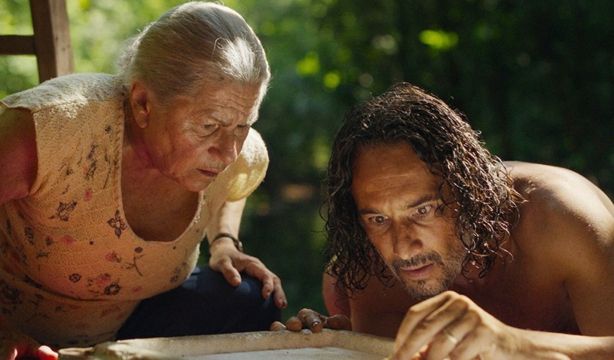 'El sendero azul', la historia de una mujer de 77 años que rompe con los estereotipos de la vejez