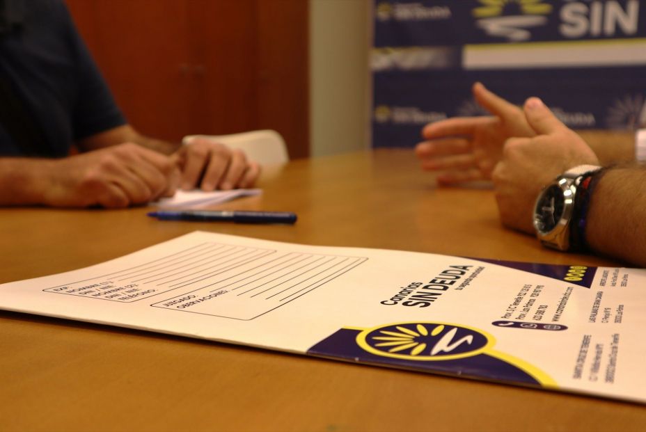 La Ley de Segunda Oportunidad ha permitido que un vecino de La Laguna (Tenerife) consiga la cancelación de 202.294,06 euros de deudas que había ido contrayendo a lo largo de los años por motivos familiares. Fuente: Europa Press. La Ley de Segunda Oportunidad ha permitido que un vecino de La Laguna (Tenerife) consiga la cancelación de 202.294,06 euros de deudas que había ido contrayendo a lo largo de los años por motivos familiares. Fuente: Europa Press.