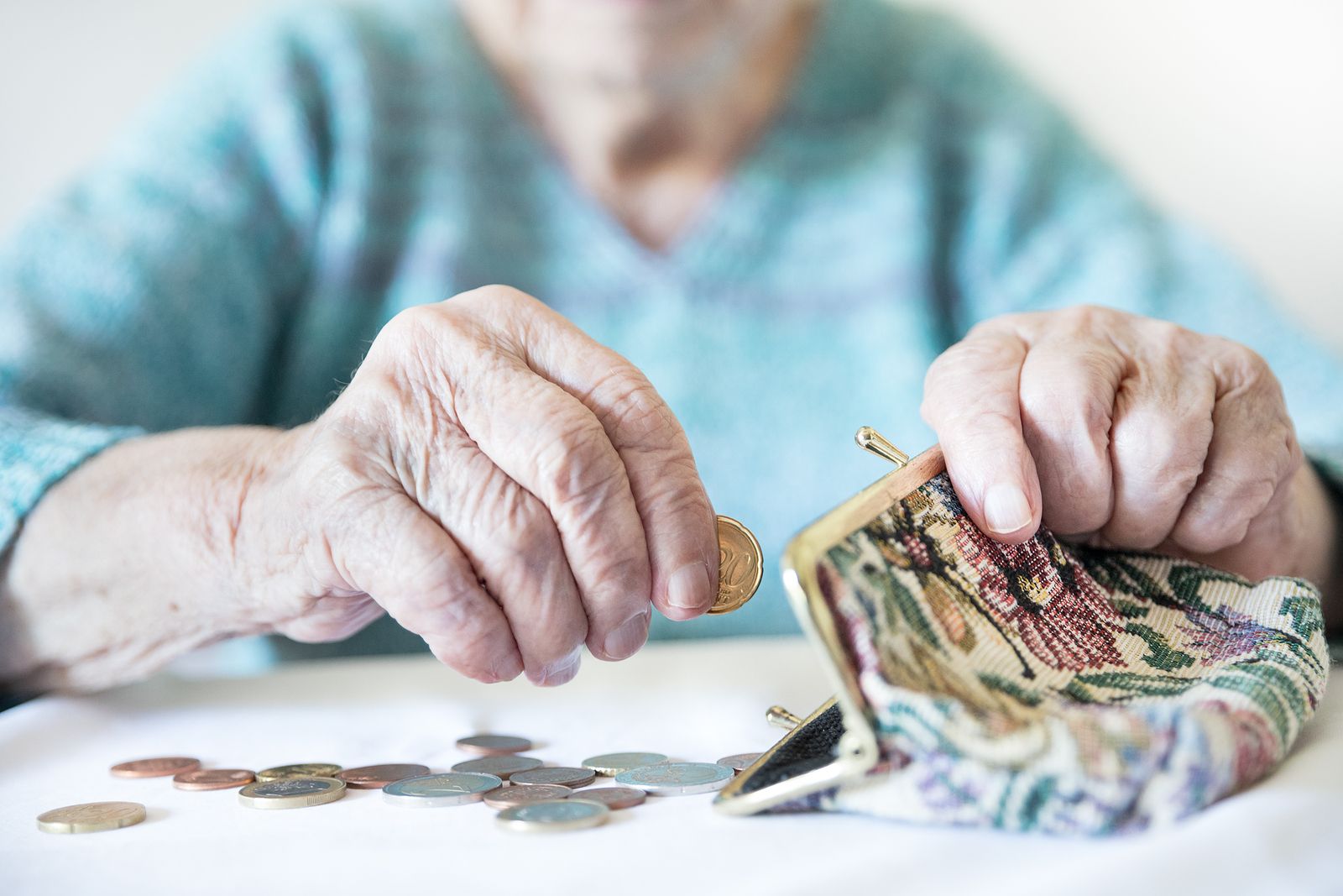 Brecha en pensiones: las mujeres cobran el 30% menos, peor dato que la media de la UE y la OCDE