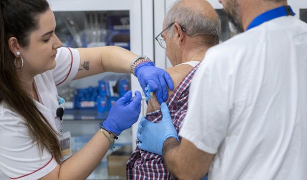 Andalucía supera su récord de vacunación contra la gripe con más de 1,9 millones de inmunizados