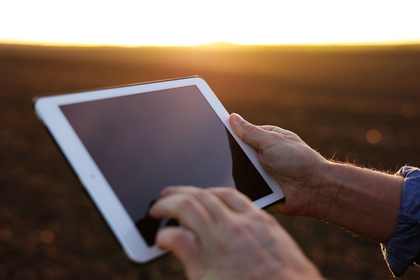 Fracasa el plan de Hispasat de llevar internet por satélite a la España Rural