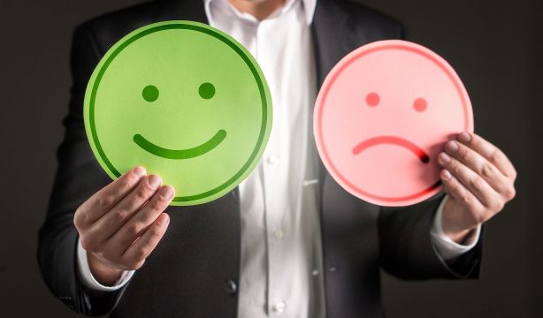 España pierde puntos de felicidad por la vivienda, la precariedad y la inseguridad. Foto: Bigstock.