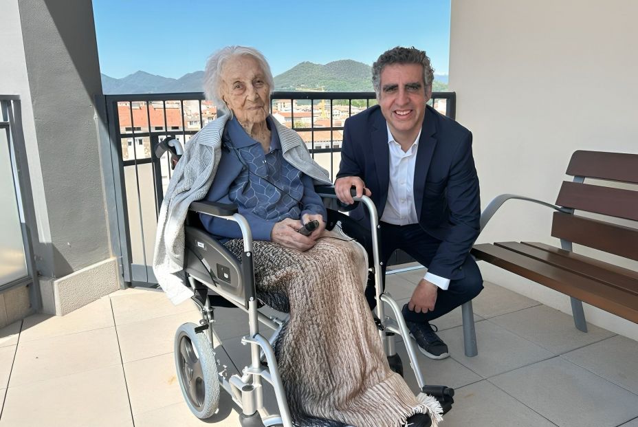 Maria Branyas junto al Dr. Manel Esteller (Europapress). Maria Branyas junto al Dr. Manel Esteller (Europapress).