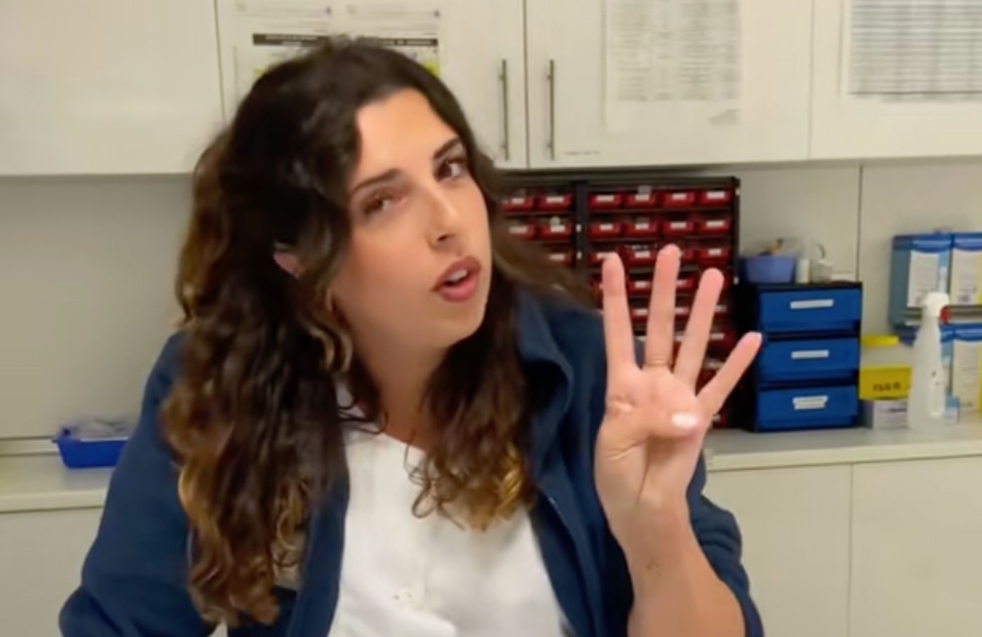 Una sanitaria explica cómo funciona el sistema de triaje en las urgencias de los hospitales