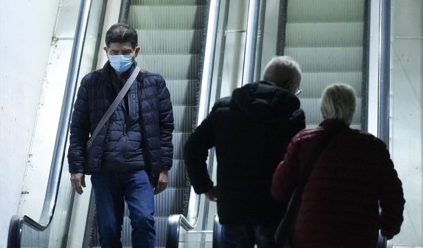 Cataluña recomienda utilizar la mascarilla en el transporte público por la epidemia de gripe