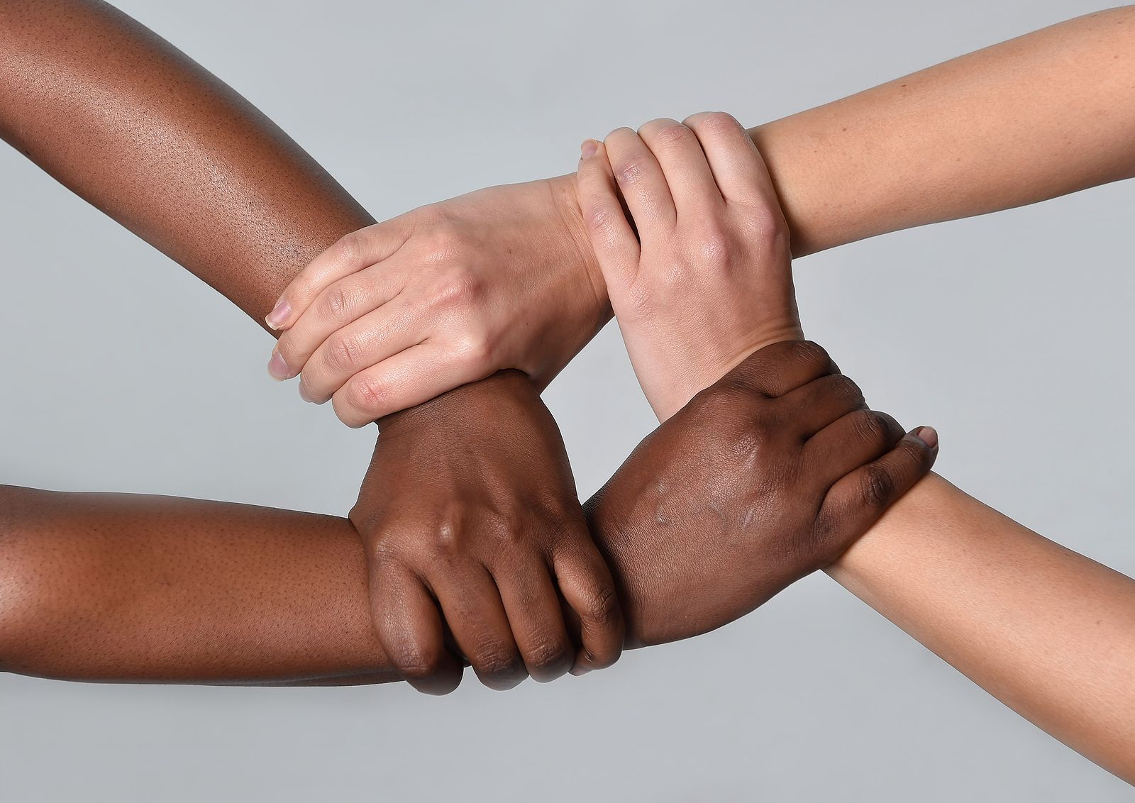 Más de la mitad de los españoles se consideran algo racistas, según el CIS. Foto: Bigstock.