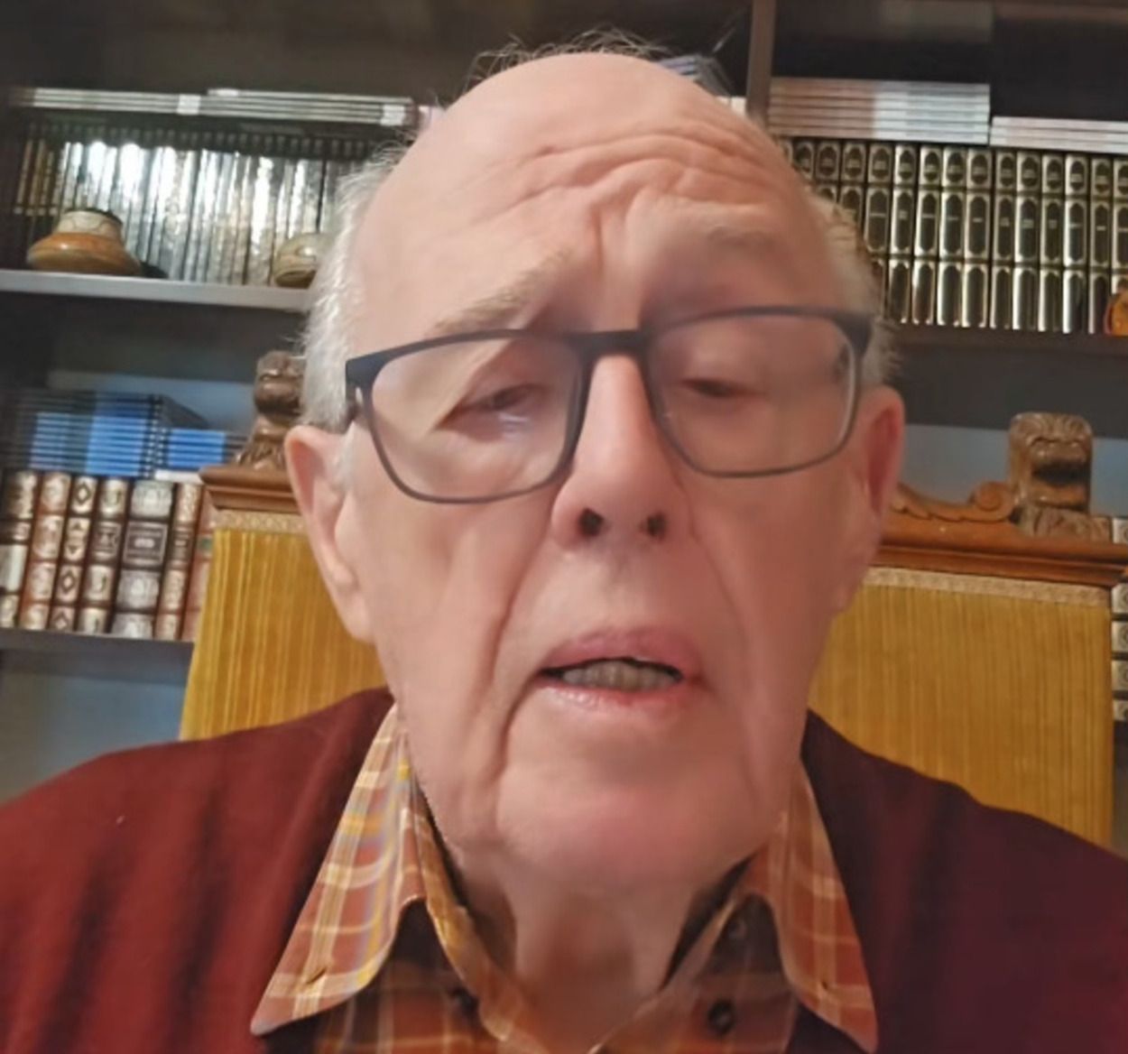 'El abuelo inquieto' triunfa en TikTok con sus consejos: "El viejo que se cuida, cien años dura"