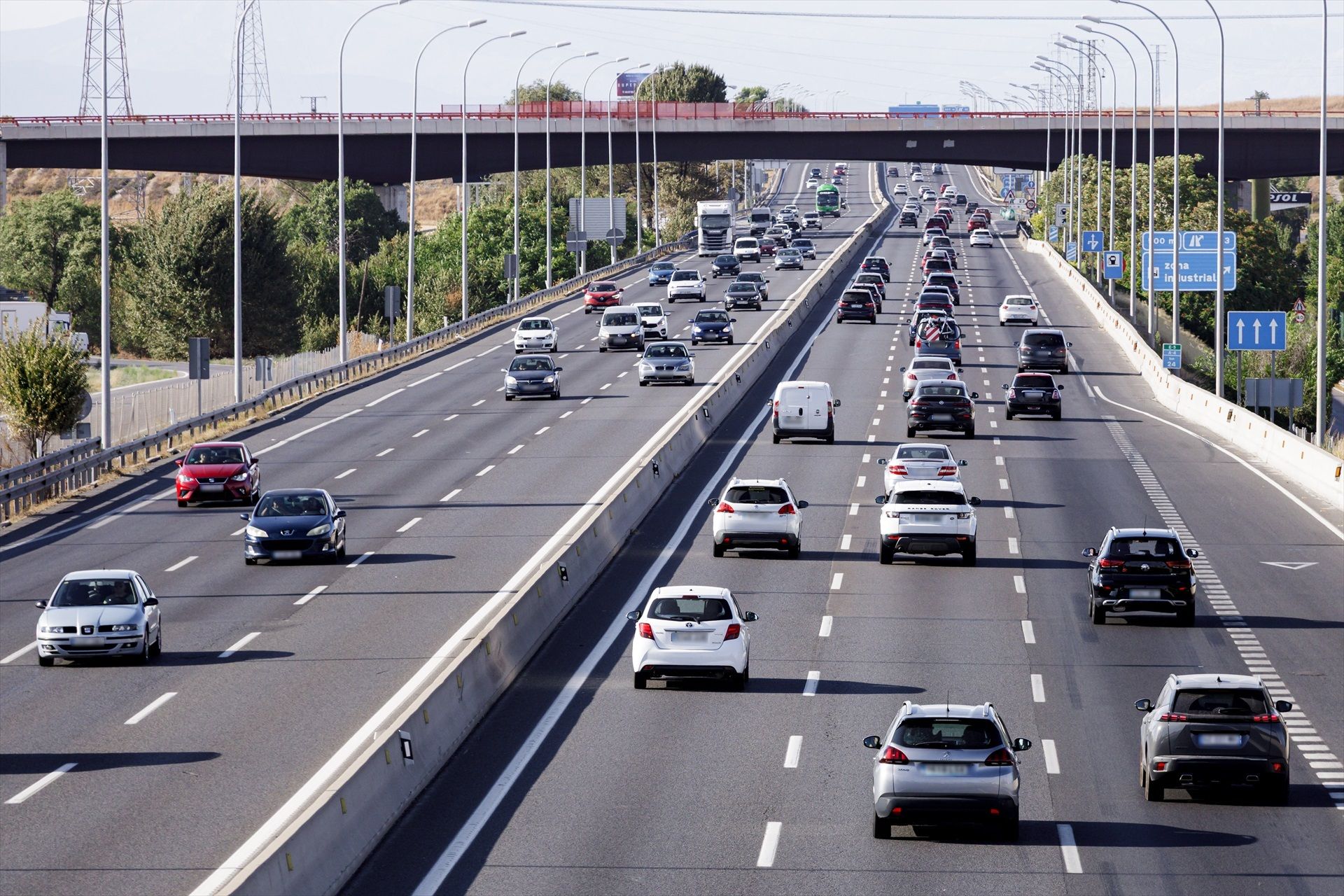Diciembre, uno de los meses con más bajas de turismos en España según la DGT. Foto: Europa Press.