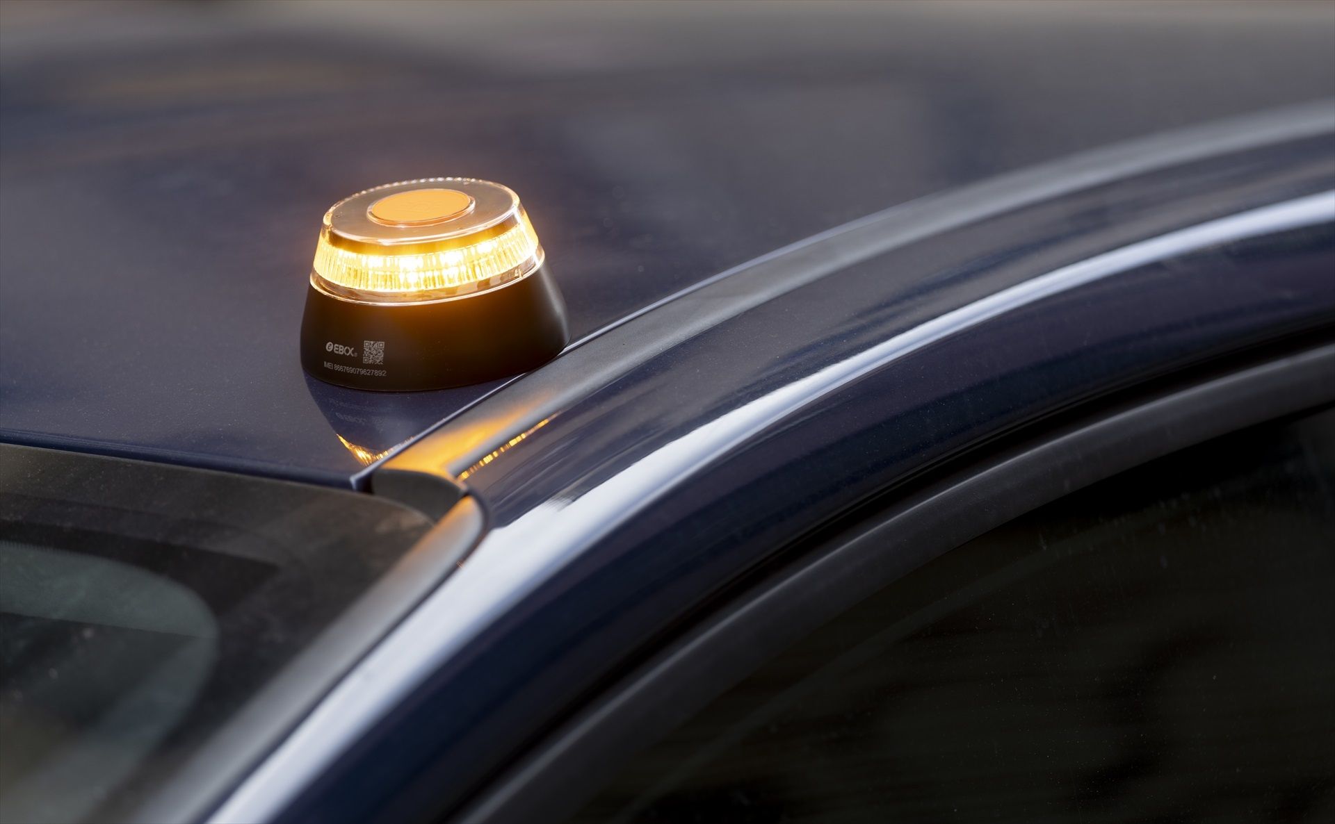 El truco de la Guardia Civil para saber qué balizas V16 son válidas y cuáles no