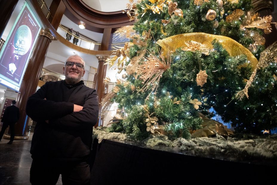 EuropaPress 7183918 agraciado quinto premio posa europa press celebracion sorteo extraordinario