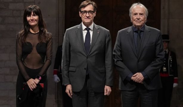 Cataluña reconoce a Serrat y Núria Espert por promover la "fraternidad con el resto de España"