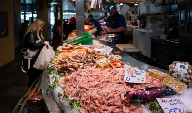 Los alimentos navideños suben un 10% en menos de un mes, liderados por percebes, almejas y pularda